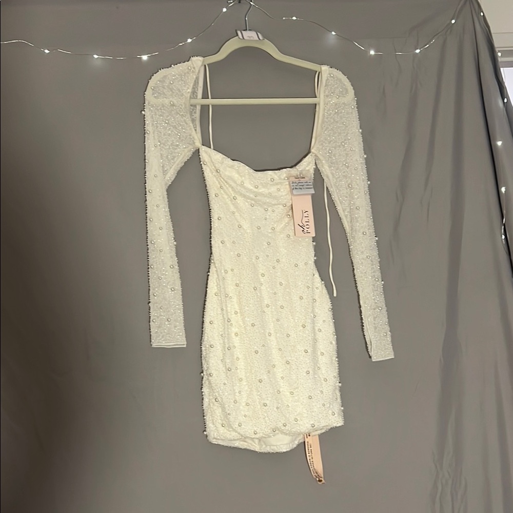 Oh Polly size 0  White Long Sleeve Dress with Beads